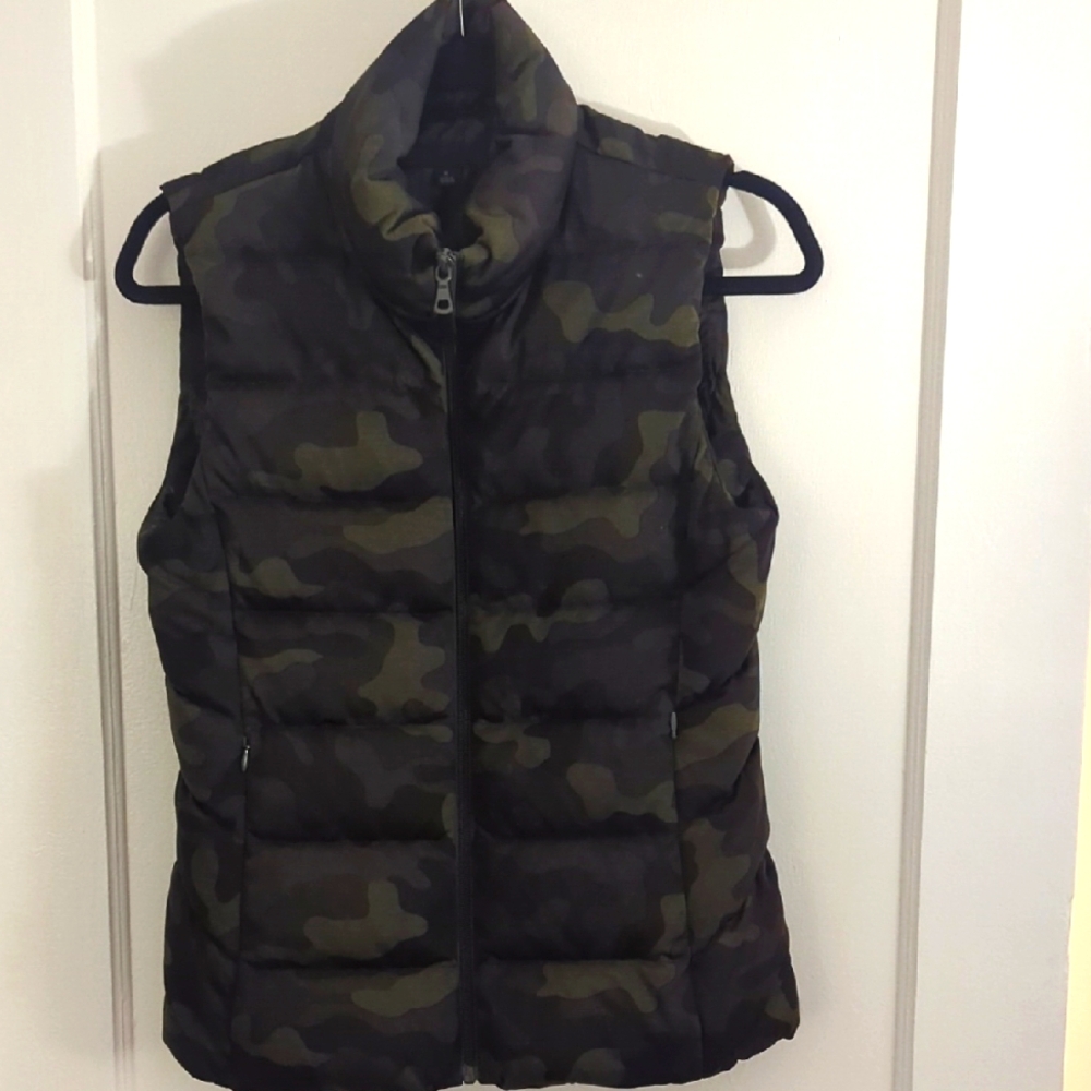 Women's Camouflage Puffer Vest Size Small
